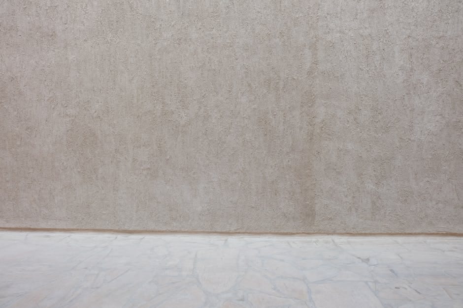 Ściana z betonu dekoracyjnego to hit, który odmieni Twój salon w jeden dzień